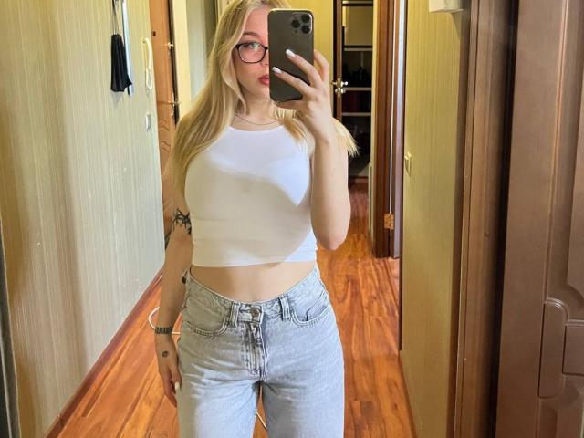 WildMaksi - Live sex cam - 28203281