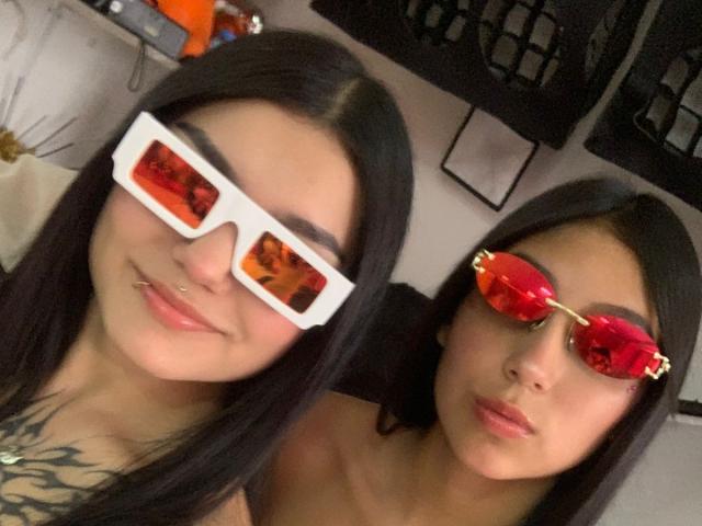 KimNKitty - Live sex cam - 28204061