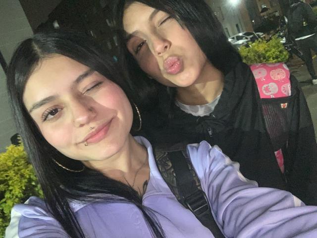 KimNKitty - Live sex cam - 28204085