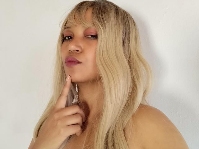 SuperYara - Live Sex Cam - 28208498