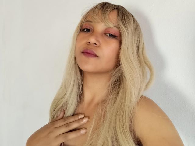 SuperYara - Live Sex Cam - 28208504