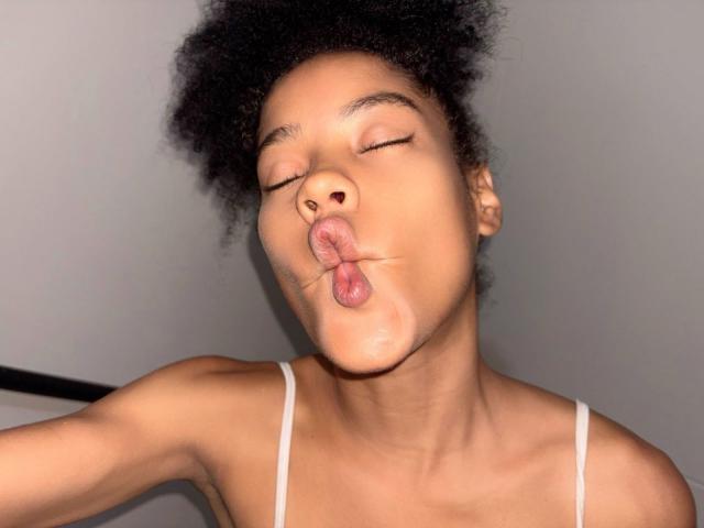 SharonFeretti - Sexe cam en vivo - 28212155