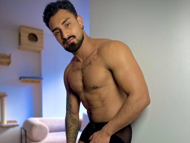 IvannaAndFriend - Live porn &amp; sex cam - 28216694