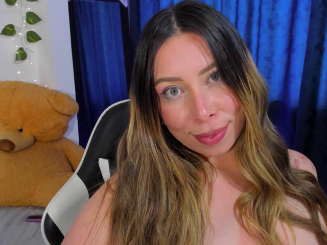 JennyLawry - Live Sex Cam - 28220792