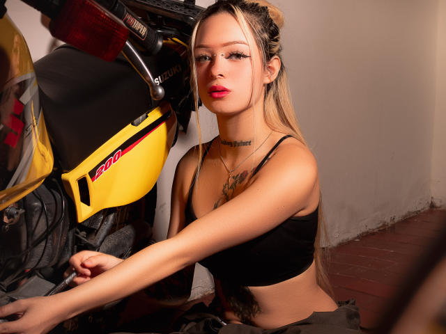 MiaValentine - Live Sex Cam - 28229774