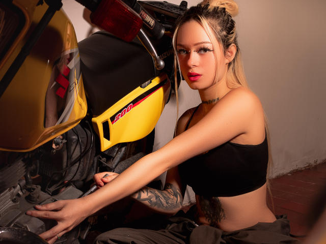 MiaValentine - Live porn &amp; sex cam - 28229777