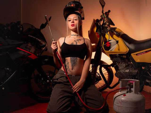 MiaValentine - Live Sex Cam - 28229789