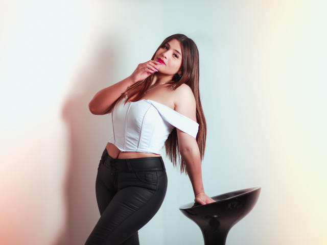 SaraWestt - Live sex cam - 28231580