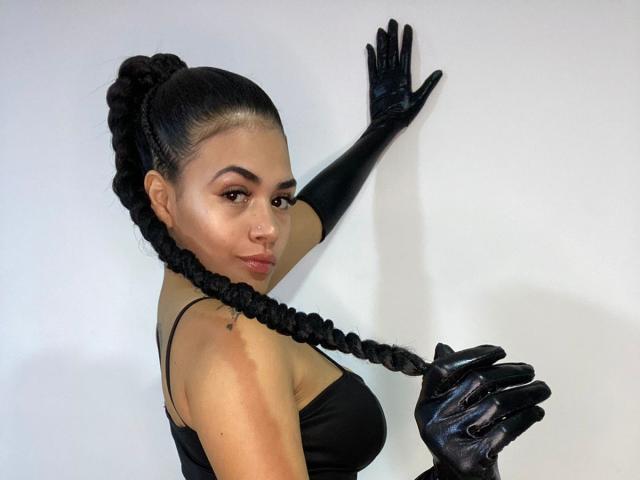 NicolleVilla - Live sex cam - 28232165