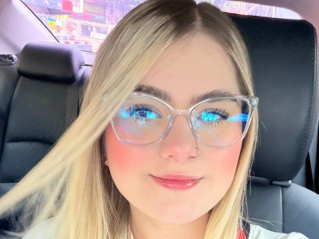 AlannaFoxy - Live sex cam - 28238108