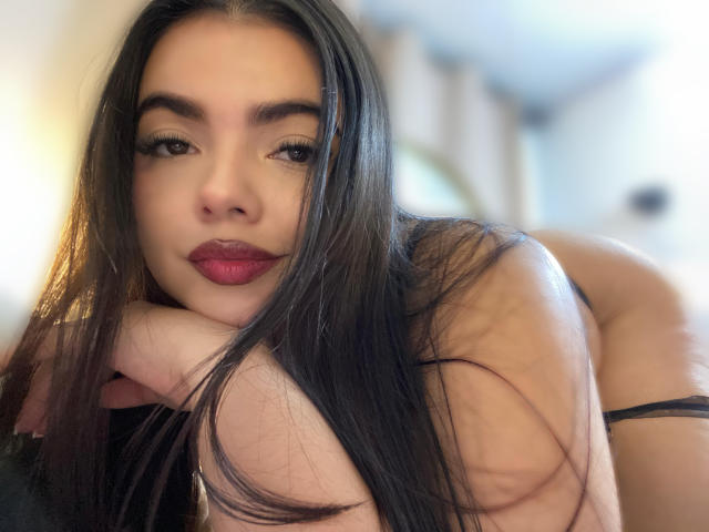 LaraJames - Live sex cam - 28245671