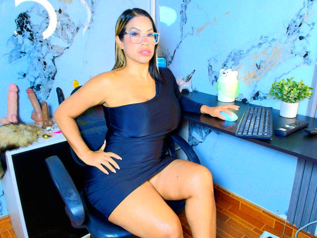 AlixLow - Live sexe cam - 28265837