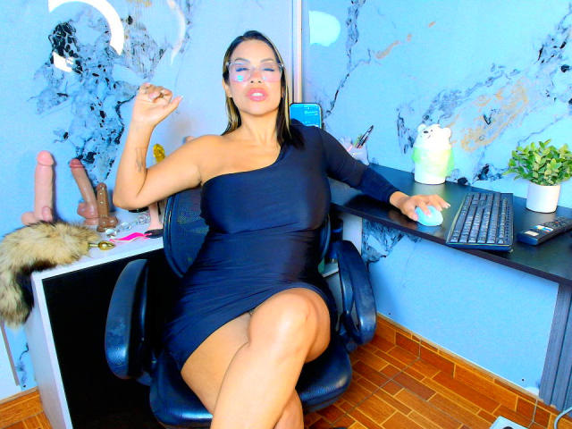 AlixLow - Live sexe cam - 28265846