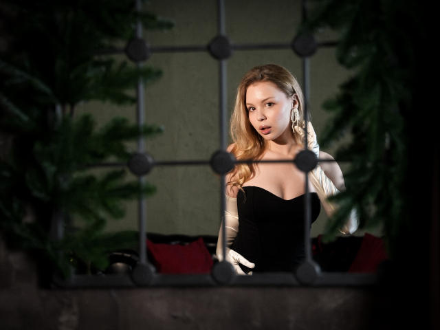 DellaLovely - Live porn &amp; sex cam - 28282001