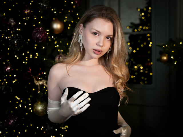 DellaLovely - Live porn &amp; sex cam - 28282004