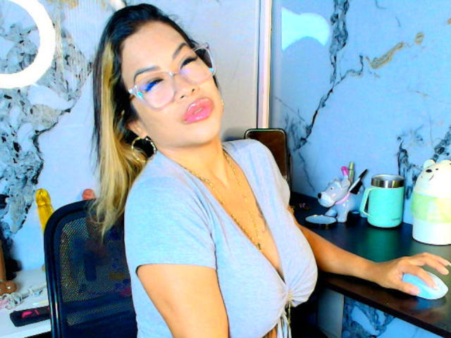 AlixLow - Live sex cam - 28297154