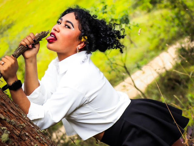 SophieSonyas - Live porn &amp; sex cam - 28300478