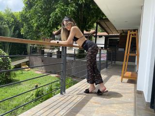 AdharaCooperr - Live sex cam - 28330898