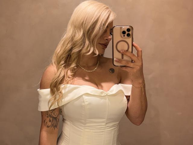 AtheneaRossi - Live Sex Cam - 28368002