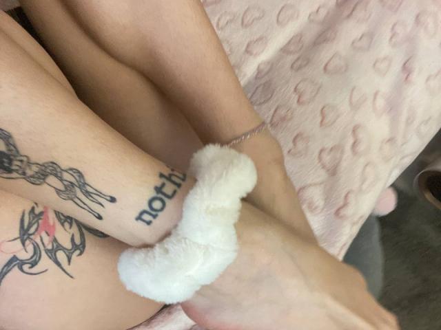 HotCaramelsTrio - Live Sex Cam - 28383200