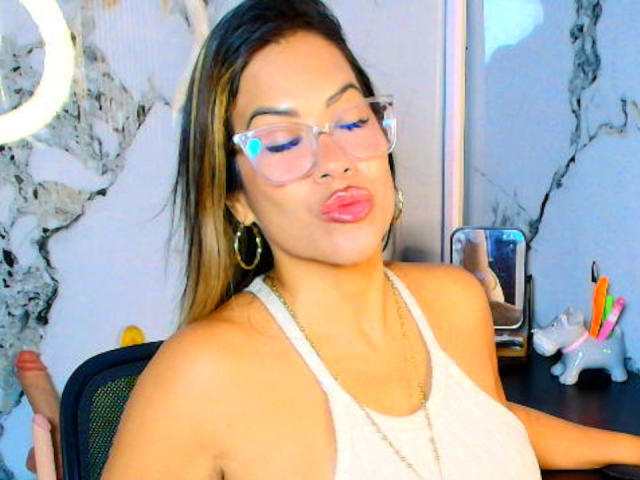 AlixLow - Live sex cam - 28384544