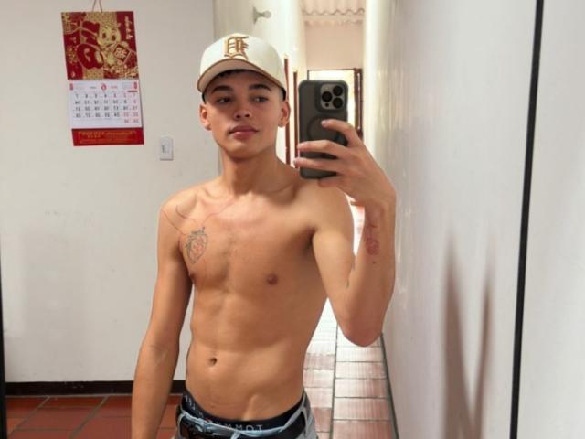 ErikHt - Live sex cam - 28412384