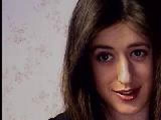 AnabelleGreen - Live excitant avec cette Resplendissante jeune femme hot au décolleté idéal sur la plateforme Brunette cam 