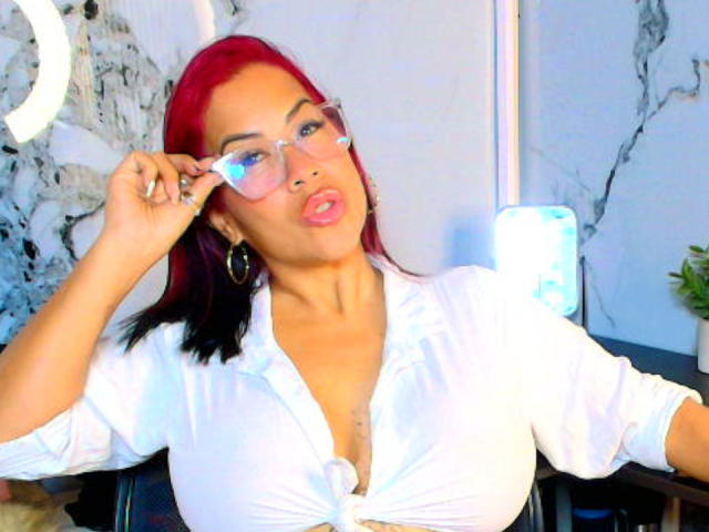 AlixLow - Live Sex Cam - 28438982