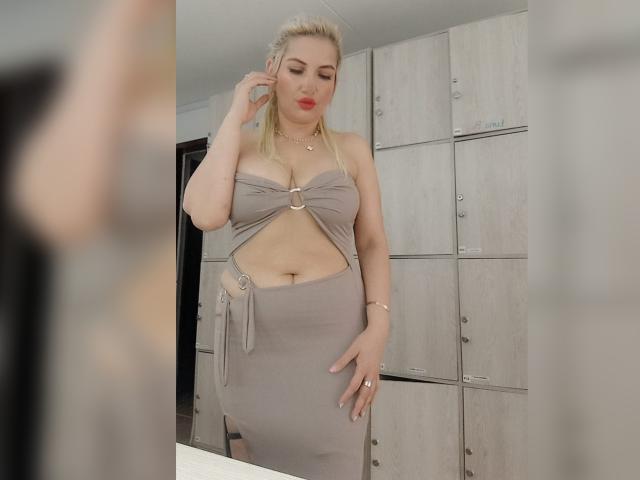 GiuliaAddams - Live sex cam - 28474889