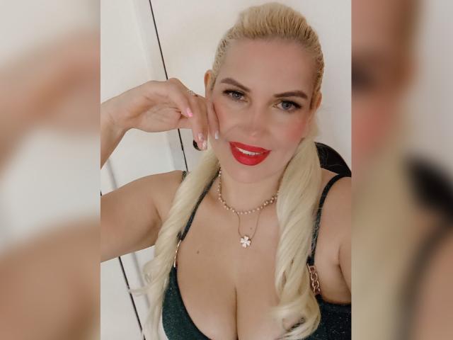 GiuliaAddams - Live sex cam - 28474898