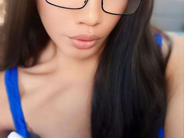 AlluringAmelia - Live Sex Cam - 28483931