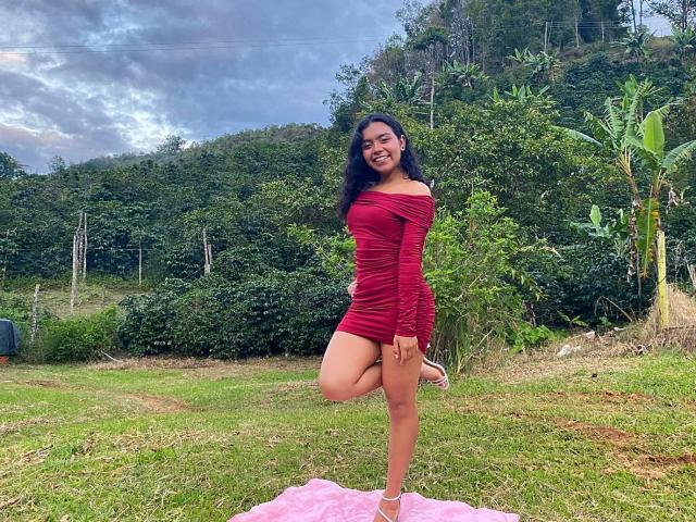 JuliaBennett - Live sex cam - 28489217