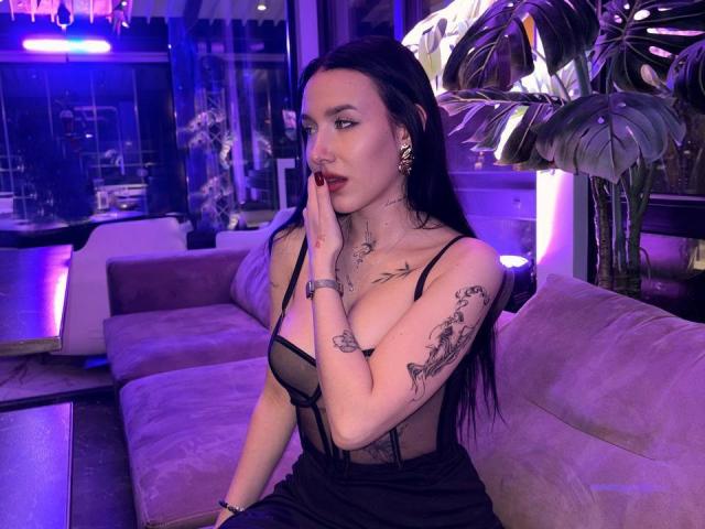 NikkiGoldX - Live porn &amp; sex cam - 28502849