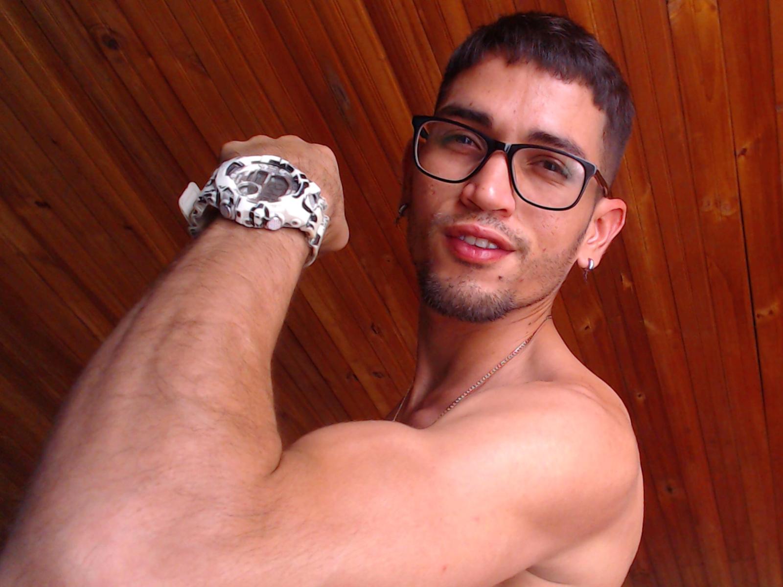 Akaza69 - Live sexe cam - 28505384