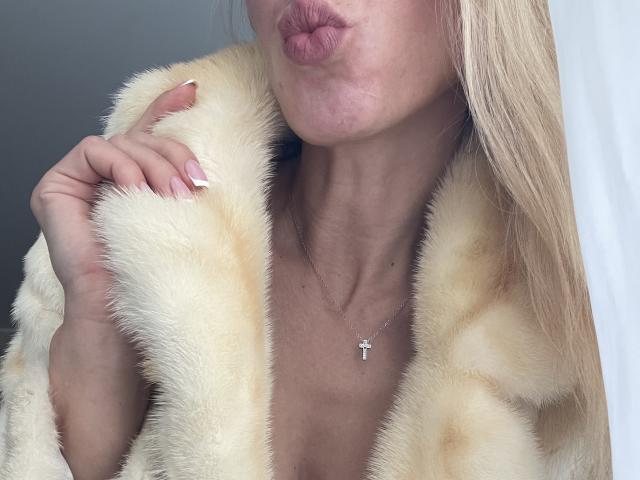 SandraSwweet - Élő pornó és szexkamera - 28509209