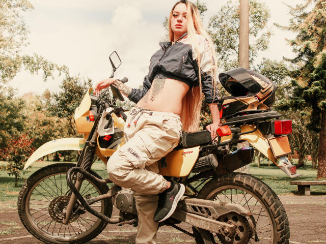 MiaValentine - Live Sex Cam - 28521278