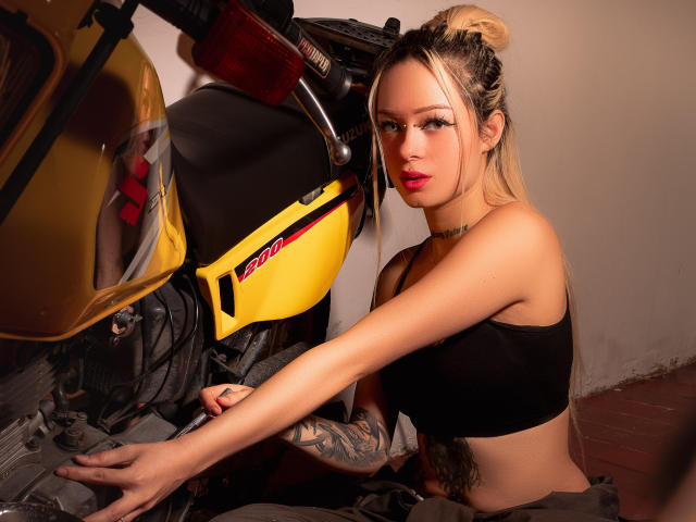 MiaValentine - Live sex cam - 28521425