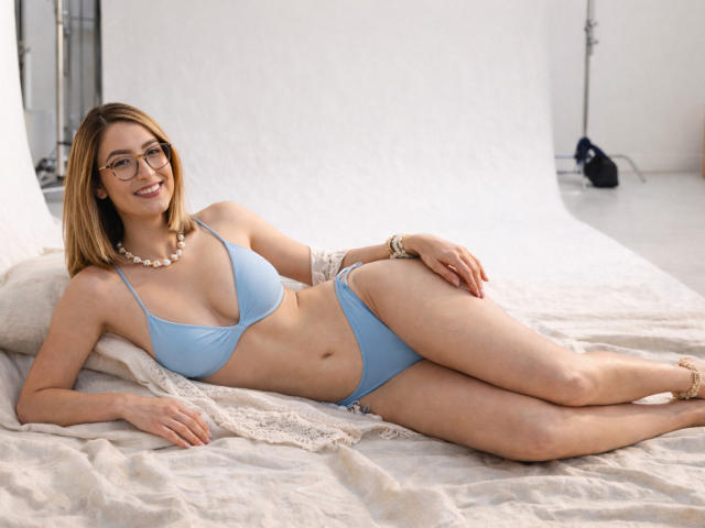 RousseBlossom - Live porn &amp; sex cam - 28526471