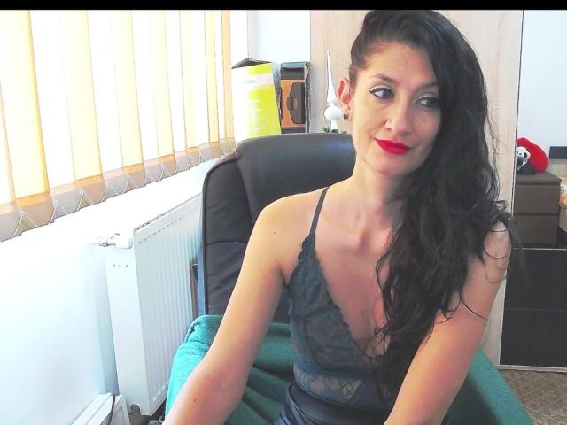 BeatrixCharmm - Live porn &amp; sex cam - 28527824