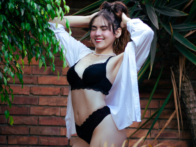 LindaPerez - Live sex cam - 28532207