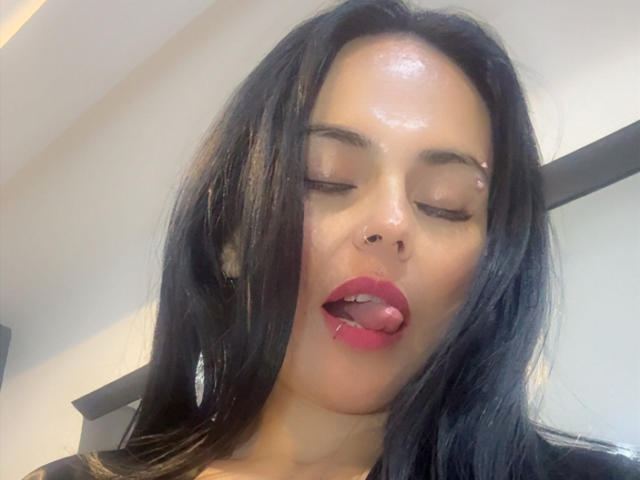 CharlotteCrofort - Live sex cam - 28548008