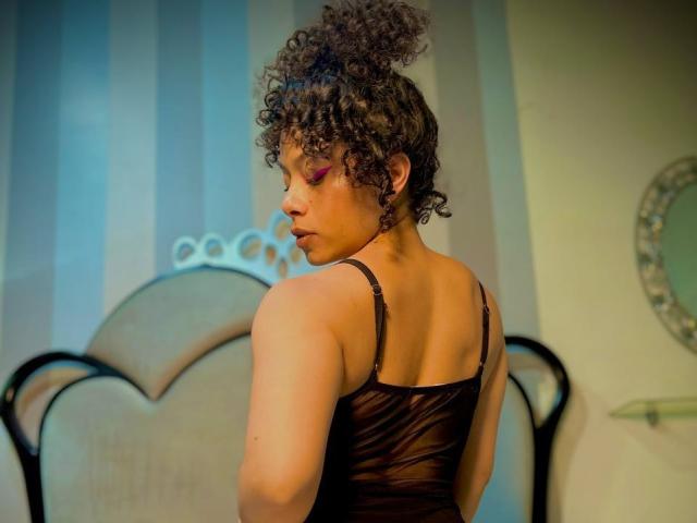 IvannaAndFriend - Live porn &amp; sex cam - 28558115