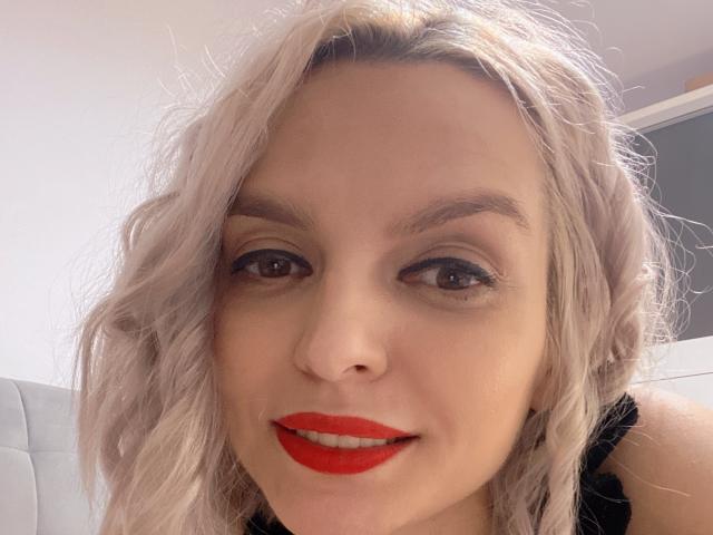 DouceAmelia - Live porn &amp; sex cam - 28560989