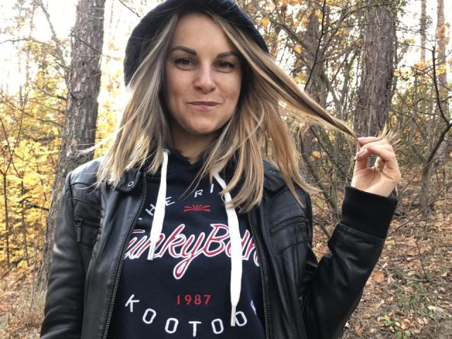 BelleLisaG - Live Sex Cam - 28573373