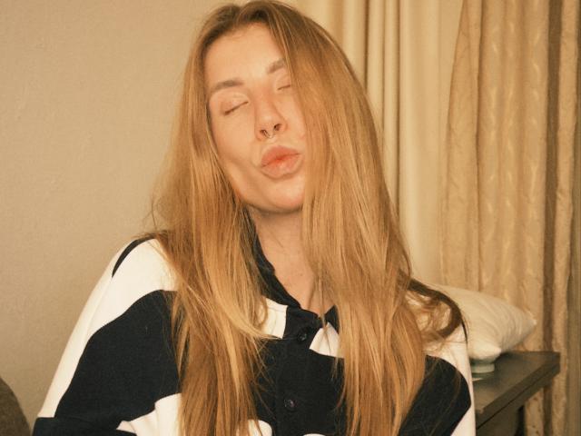 CharlotteDream - Live sexe cam - 28575302