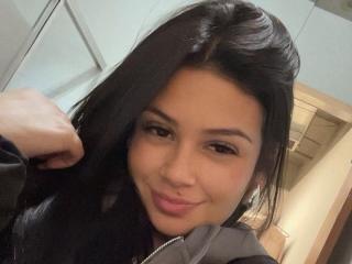 BellaMon - XLoveCam cam model profile and statistics