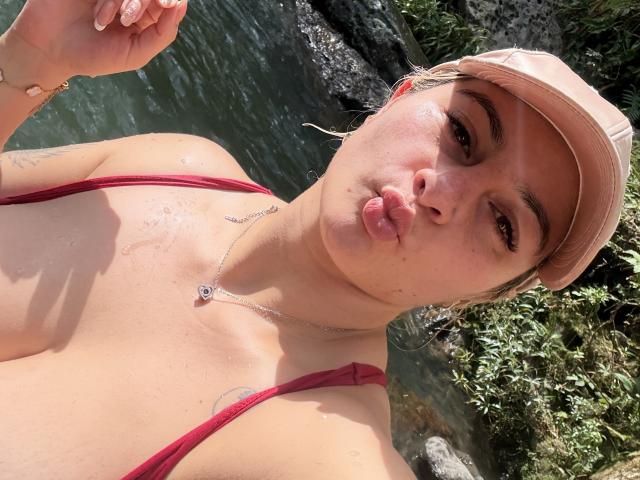 AtheneaRossi - Live Sex Cam - 28606922