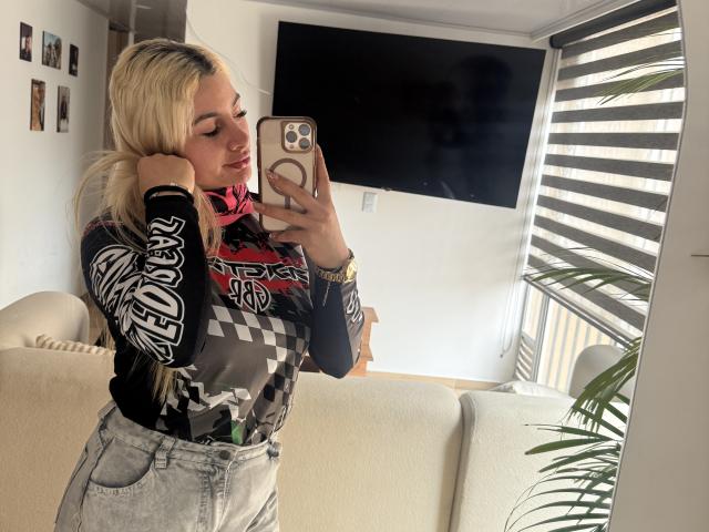 AtheneaRossi - Live porn &amp; sex cam - 28606967