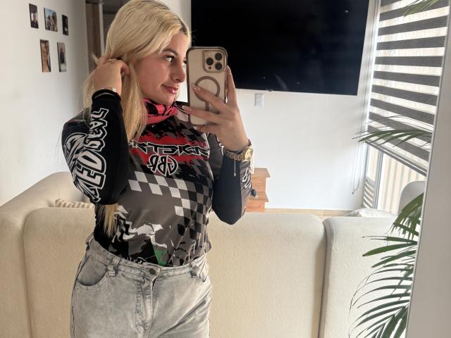 AtheneaRossi - Live porn &amp; sex cam - 28606970