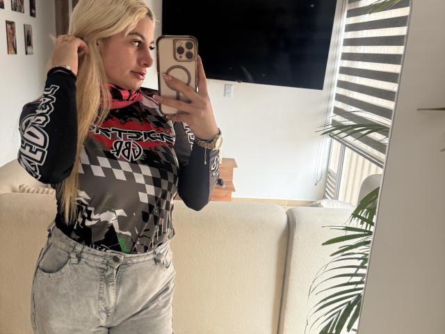 AtheneaRossi - Live porn &amp; sex cam - 28606976